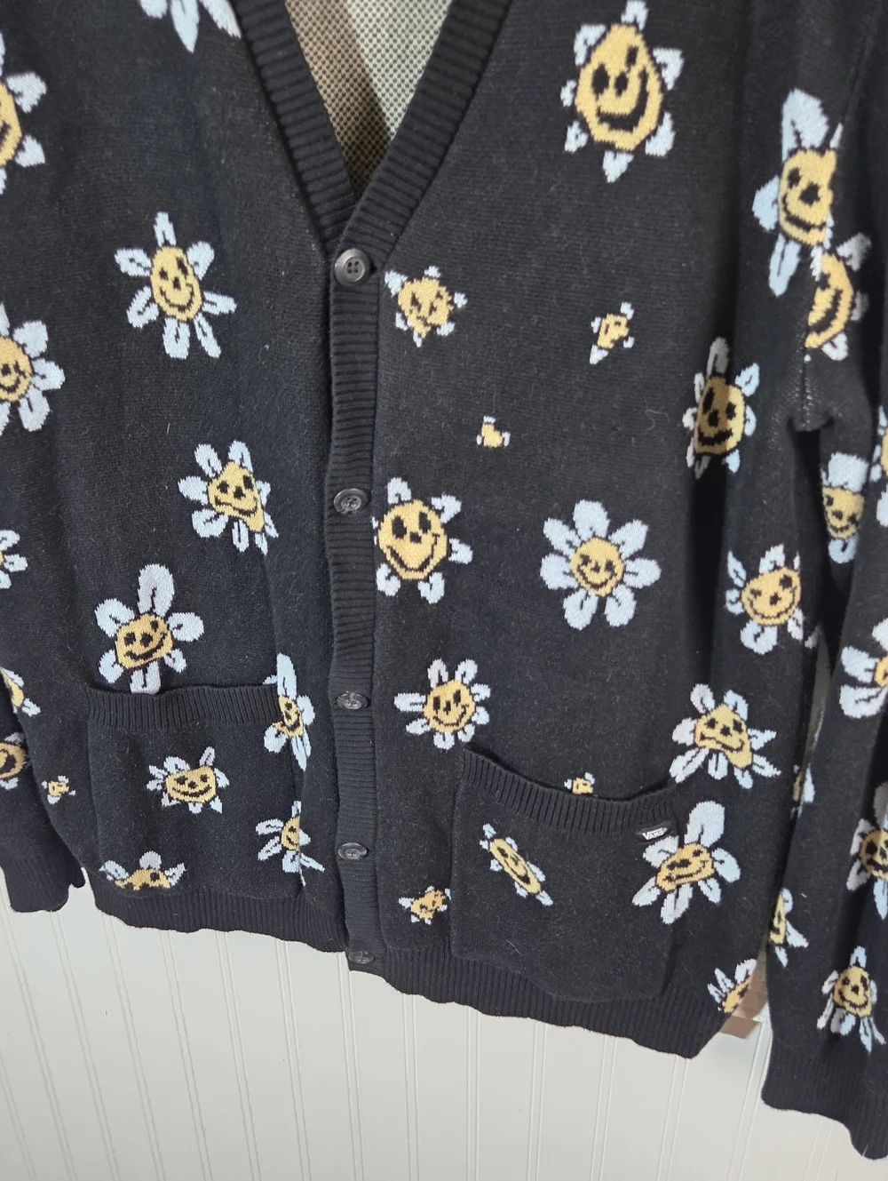 Vans Men’s Large Black Smiley Daisy Cardigan Sweater Cotton V Neck Button Front - Picture 11 of 13